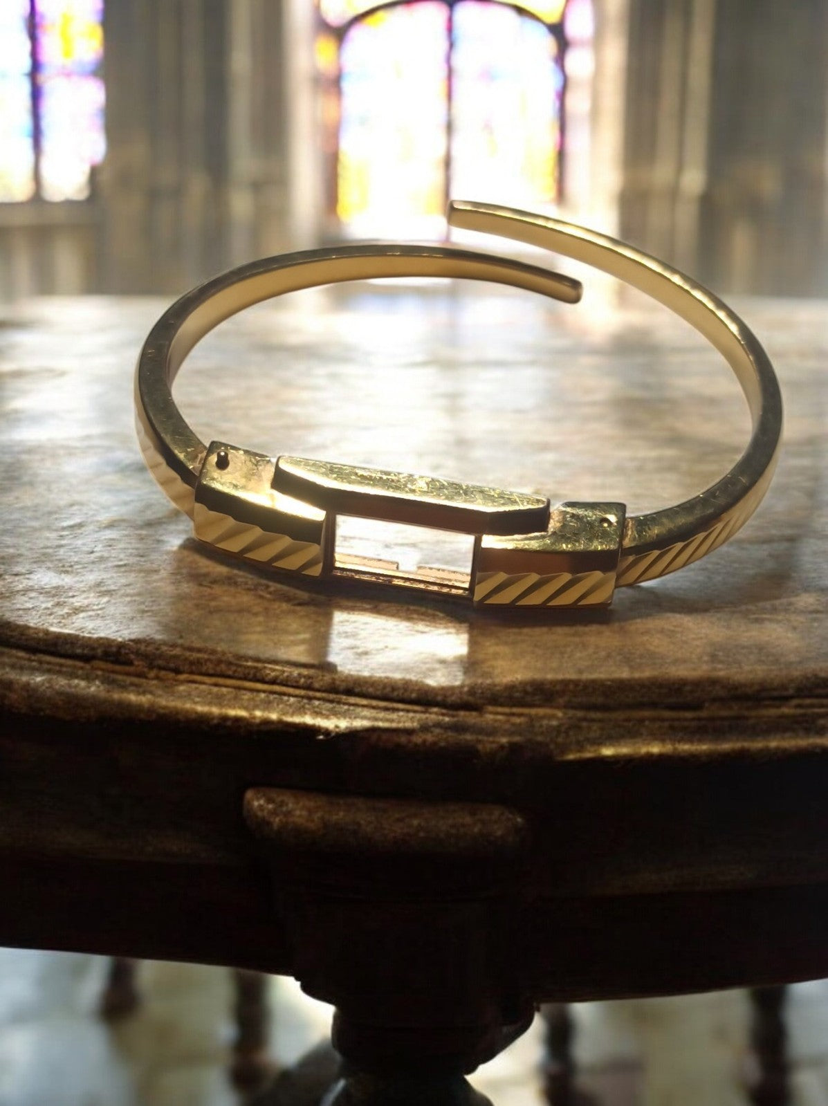 Bracelet jonc plaqué or vintage, ouvert, motif géométrique, bijou rétro