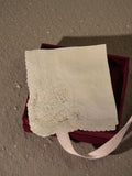Mouchoir ancien brodé dentelle main vintage 1950 linge rétro blanc