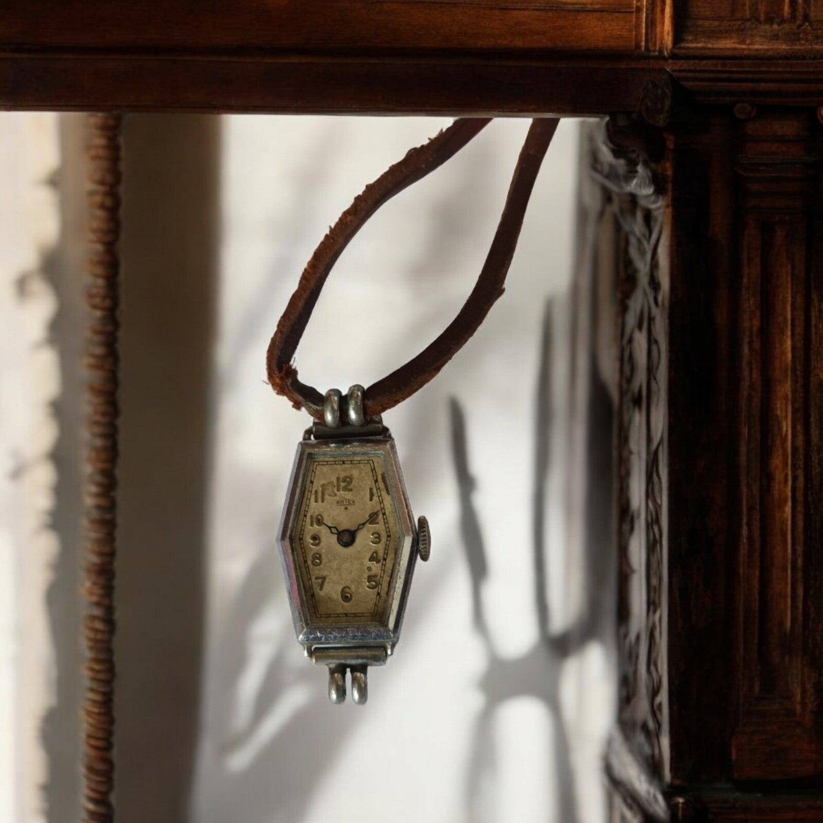 Montre pendentif ancienne Artex hexagonale à restaurer, cadran patiné vintage