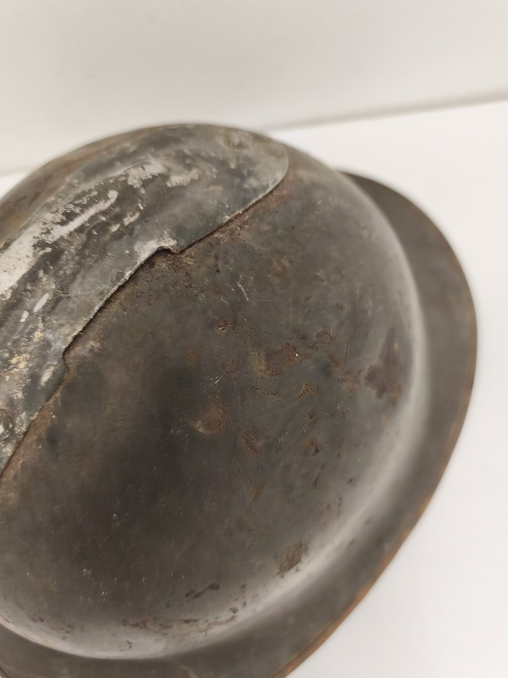 Casque Adrian ancien WW1 militaire, finition sombre, casque français 14-18