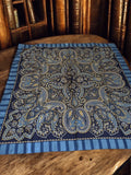 Foulard vintage bleu motif cachemire élégant rétro accessoire mode ancien