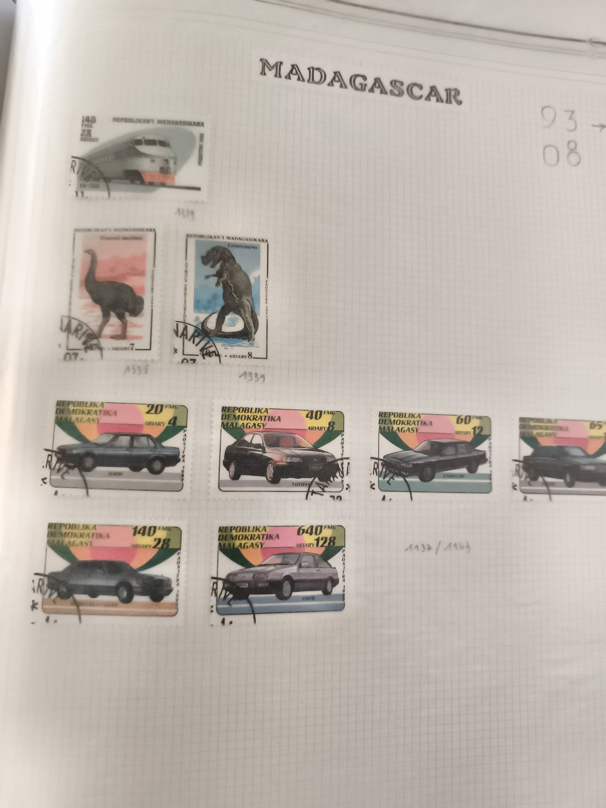 Timbres Madagascar oblitérés autos trains dinosaures oiseaux philatélie