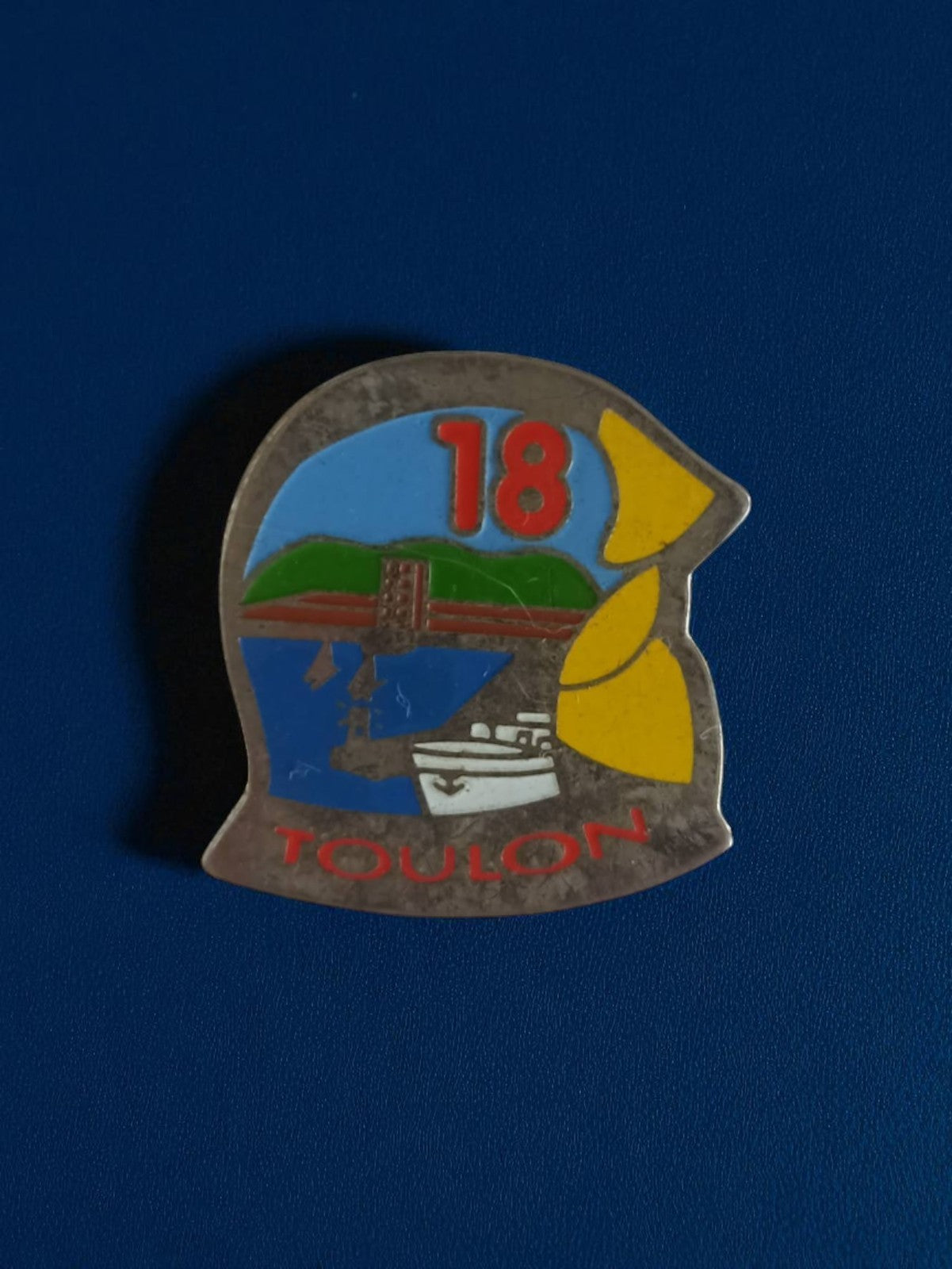 Pin's ancien pompier Toulon 18 vintage badge rétro France émaillé