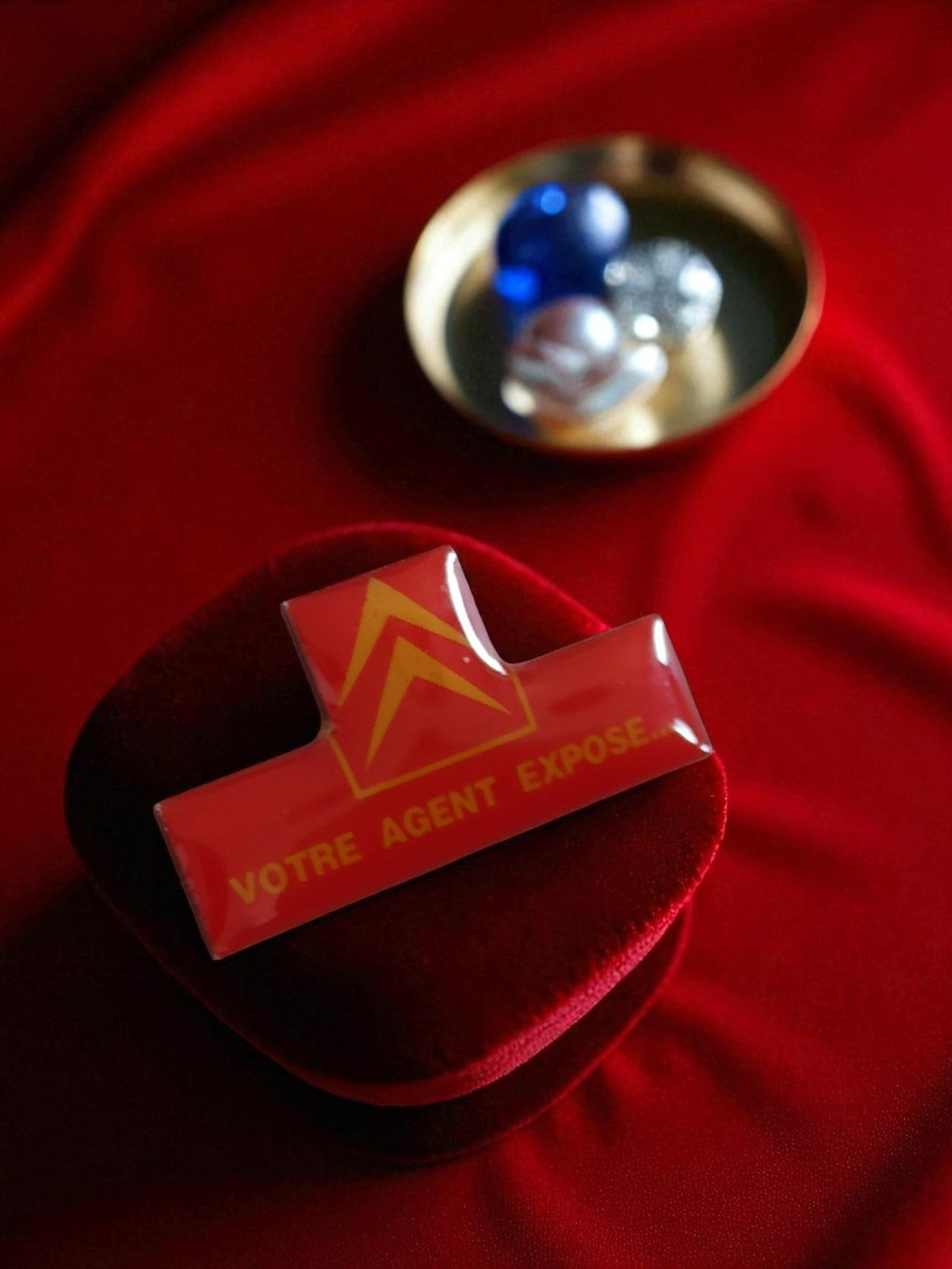 Pin's Citroën émaillé vintage rouge logo chevrons rétro publicité auto