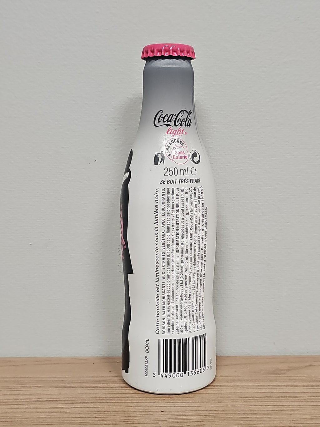 Bouteille Coca Cola pleine édition Karl Lagerfeld, design exclusif, boisson non