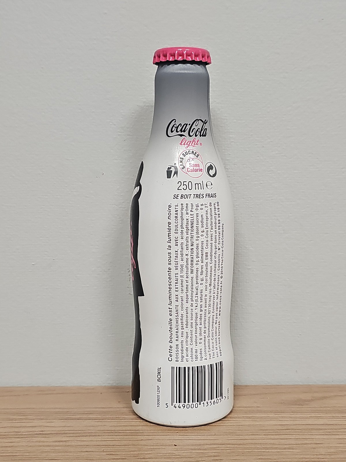 Bouteille Coca Cola pleine édition Karl Lagerfeld, design exclusif, boisson non
