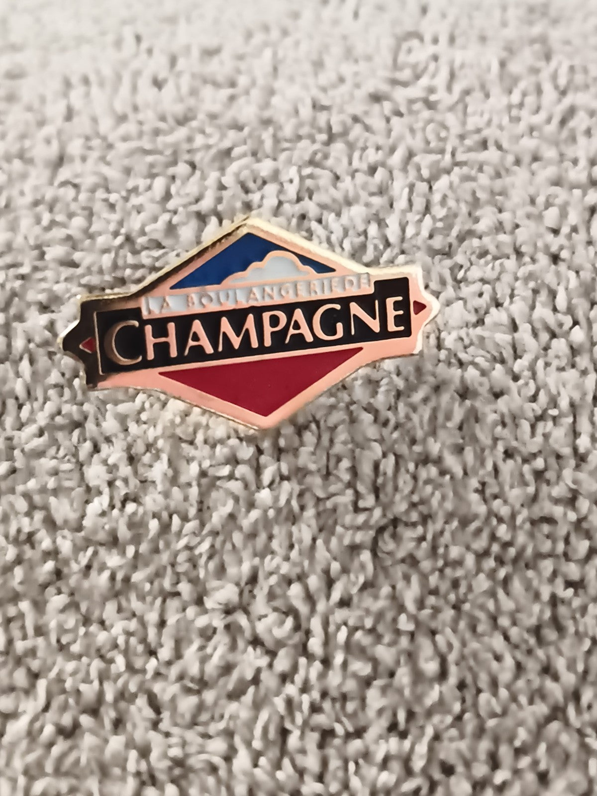 Pin's vintage La Boulangerie de Champagne émaillé, badge publicitaire rétro (Ref