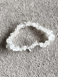 Bracelet pierres naturelles blanches, chips irréguliers, bijou élastique minérau