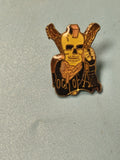Pin's vintage rock crâne guitare "Rock of Ages" style punk ancien rare