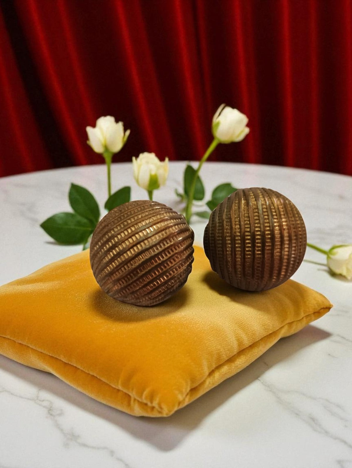 Paire boucles d’oreilles vintage boule striée aspect bronze années 60 fantaisie