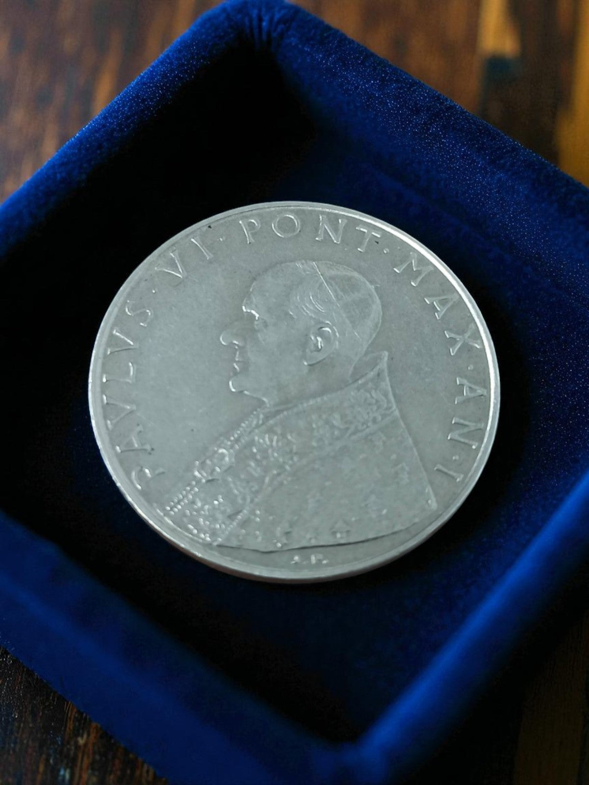 Médaille ancienne Paul VI Pape relief métal argenté objet religieux vintage