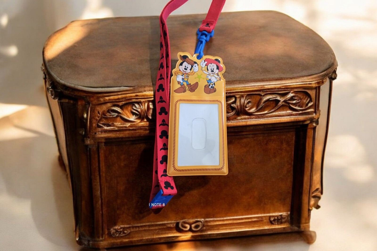 Porte-carte Tokyo Disneyland Mickey Toy Story vintage lanière rouge rare Disney