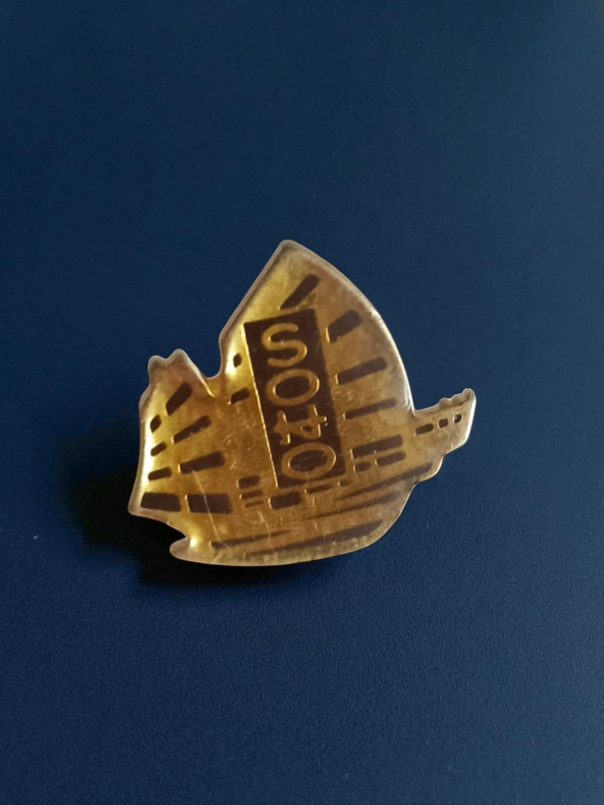 Pin's publicitaire rétro Sono ancien badge collection vintage musique audio rare