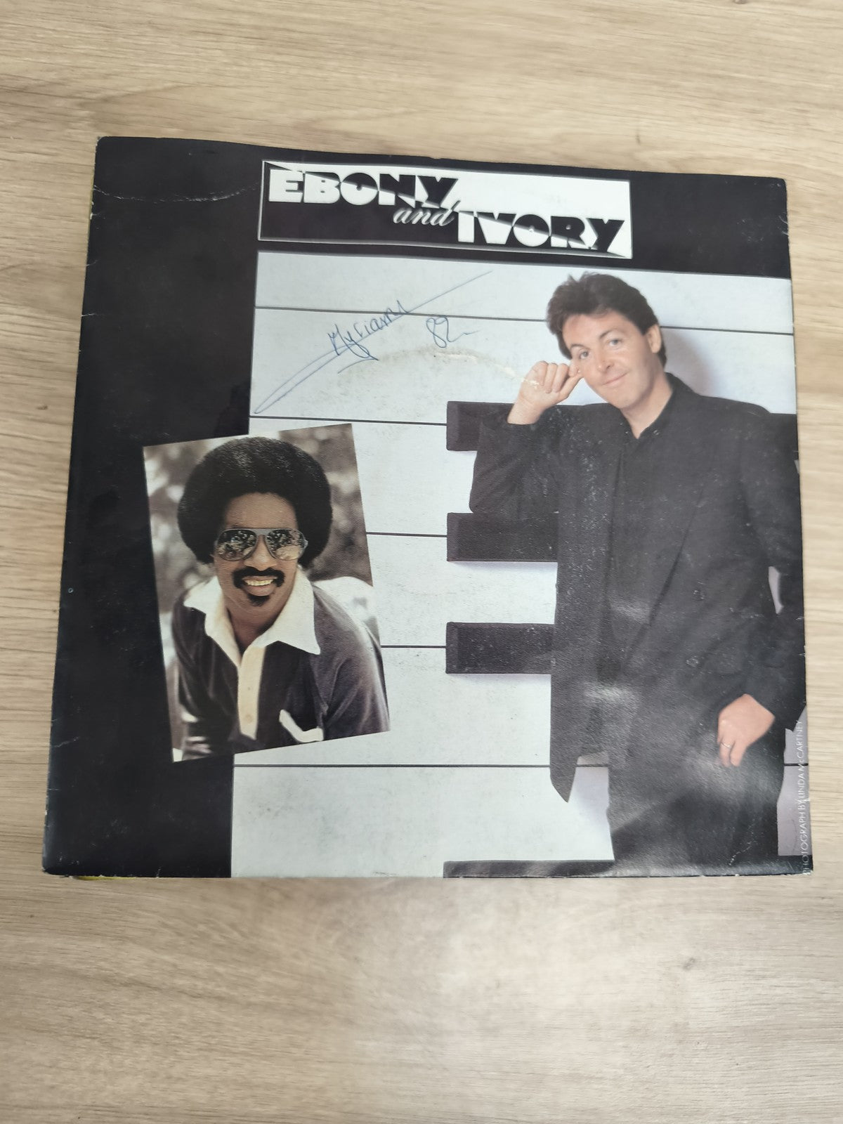 Vinyle 45 tours Ebony and Ivory pochette illustrée duo piano (Ref 4)