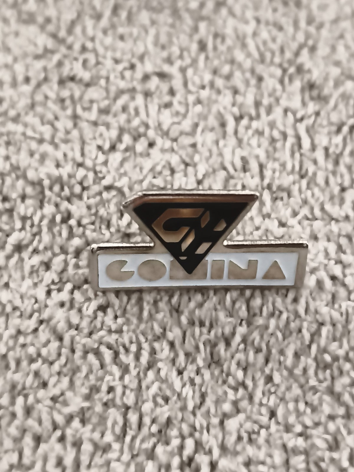 Pin's vintage Covina logo losange émaillé, badge ancien, broche publicitaire rét
