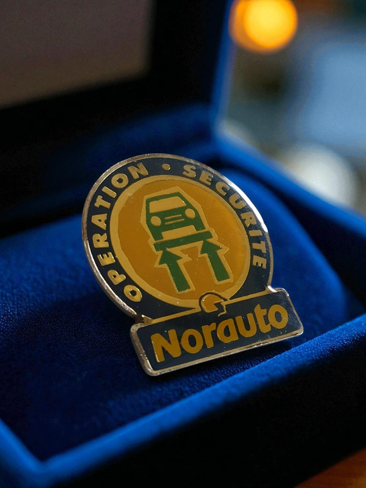 Pin's Norauto Opération Sécurité vintage années 80 rétro auto