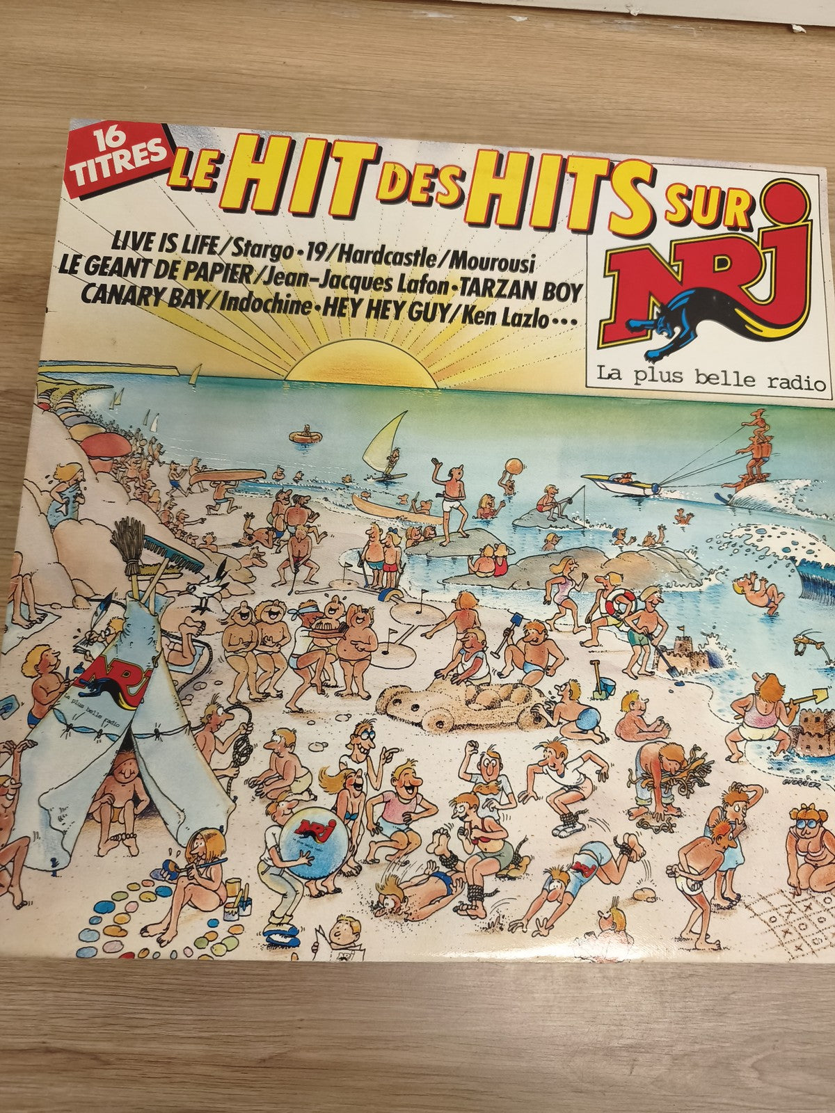 Vinyle 33T Le Hit des Hits sur NRJ 16 titres pochette illustrée plage