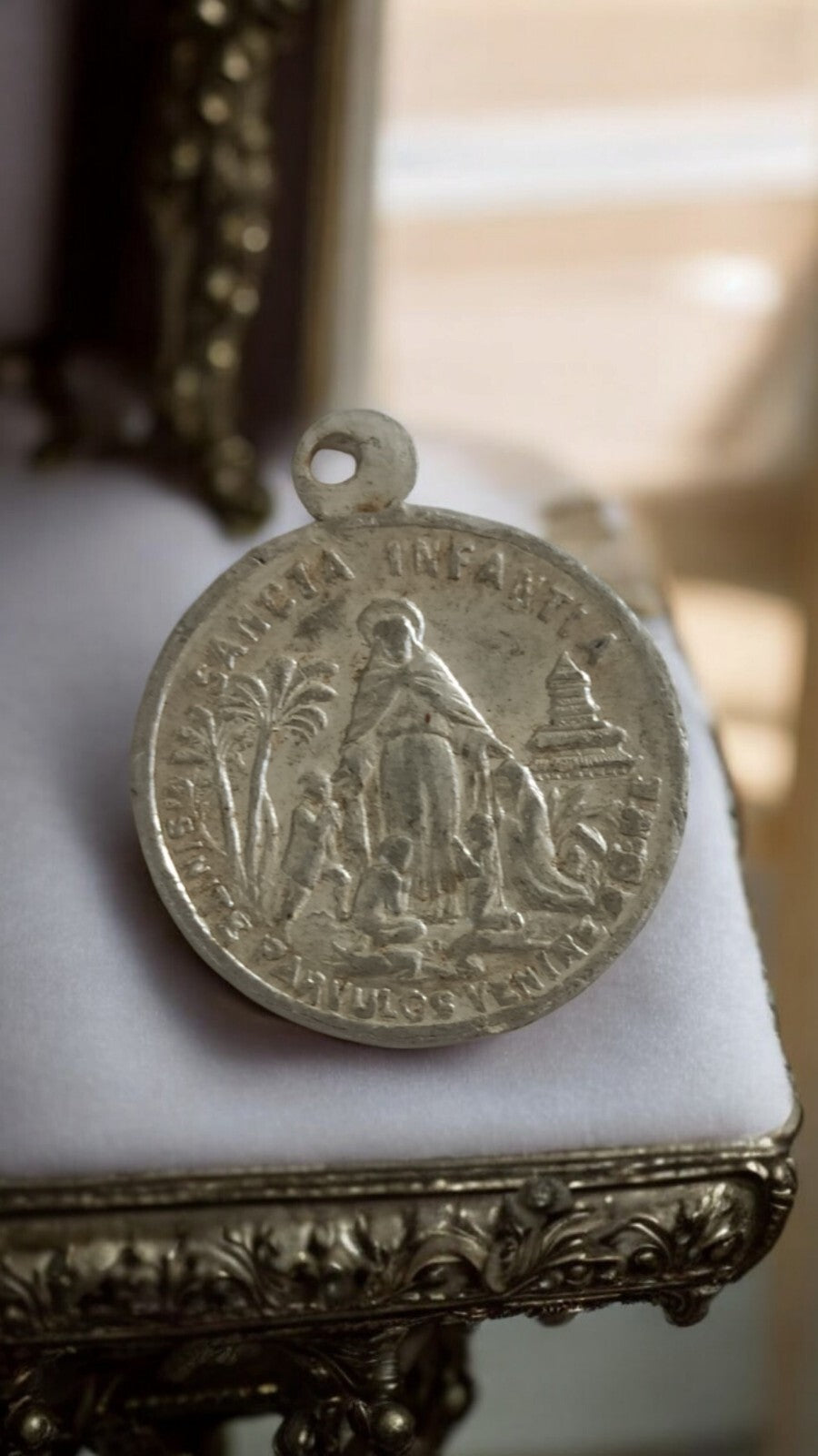 Médaille Religieuse Enfant Jésus Sancta Infanta – Foi Chrétienne – Pendentif