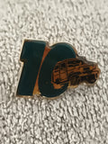 Pin's vintage 10 ans véhicule utilitaire vert doré camion badge ancien (Ref 7)