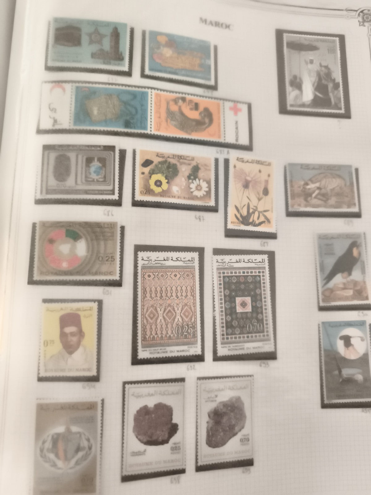 Timbres Maroc thématiques fleurs oiseaux minéraux architecture philatélie