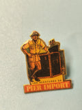 Vintage pin's Les Aventures de Pier Import explorateur déco rétro (Ref 7)