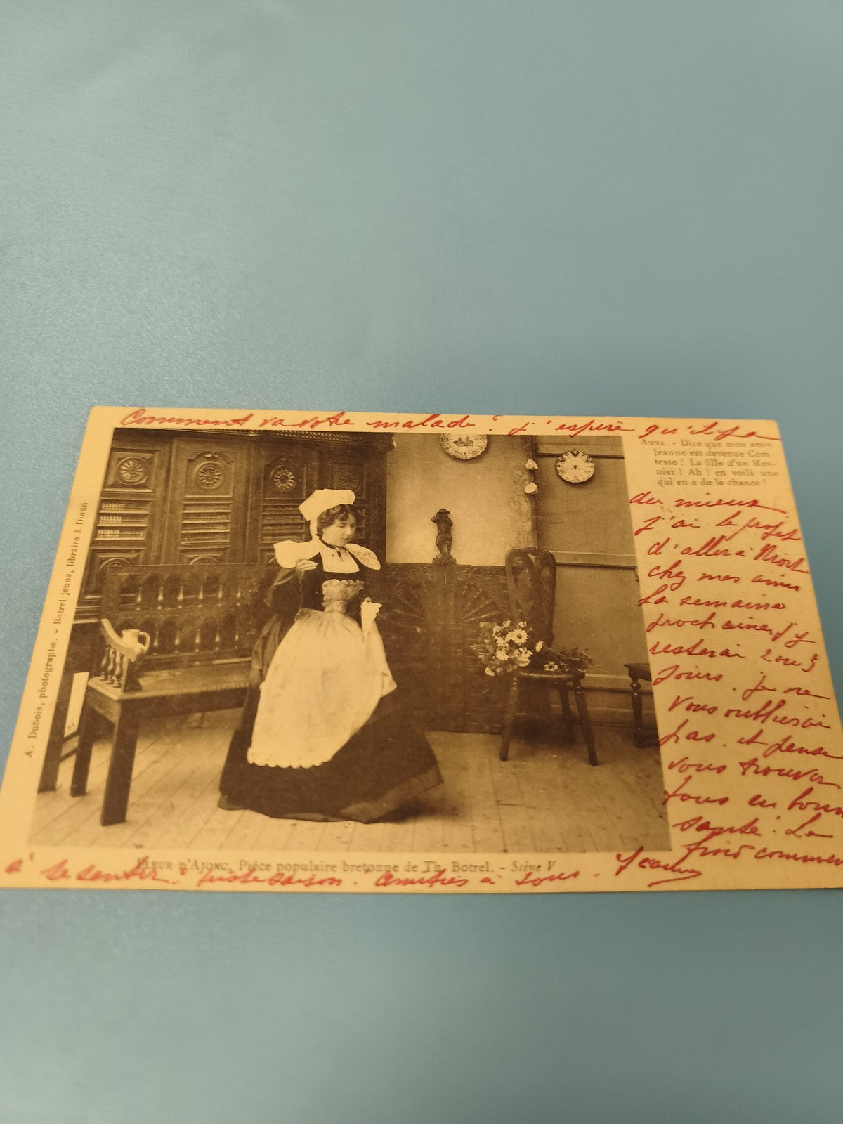 Carte postale ancienne CPA bretonne scène costume, écriture manuscrite