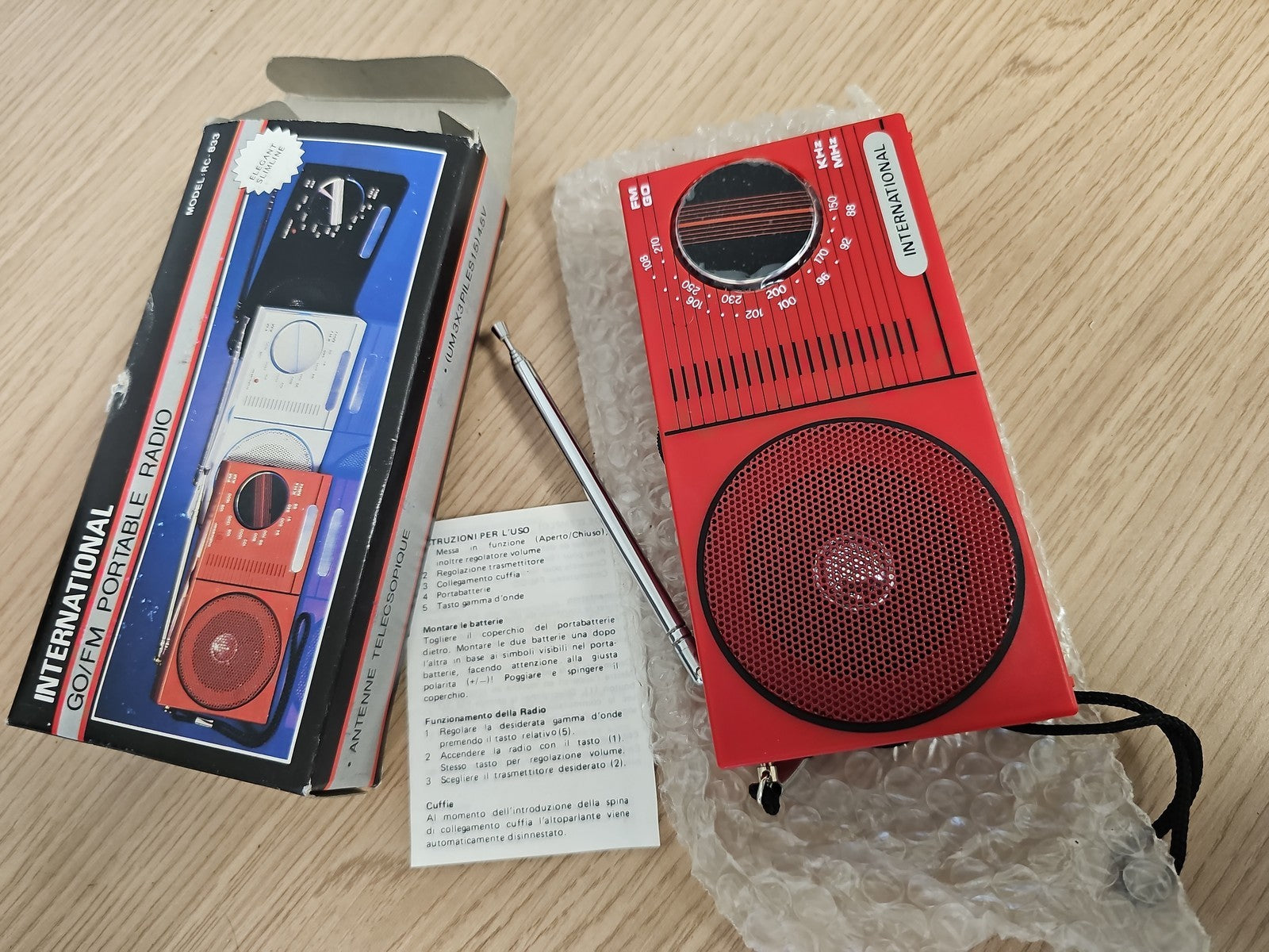 Radio portable vintage INTERNATIONAL RC-893 en boîte, rétro FM/GO années 80