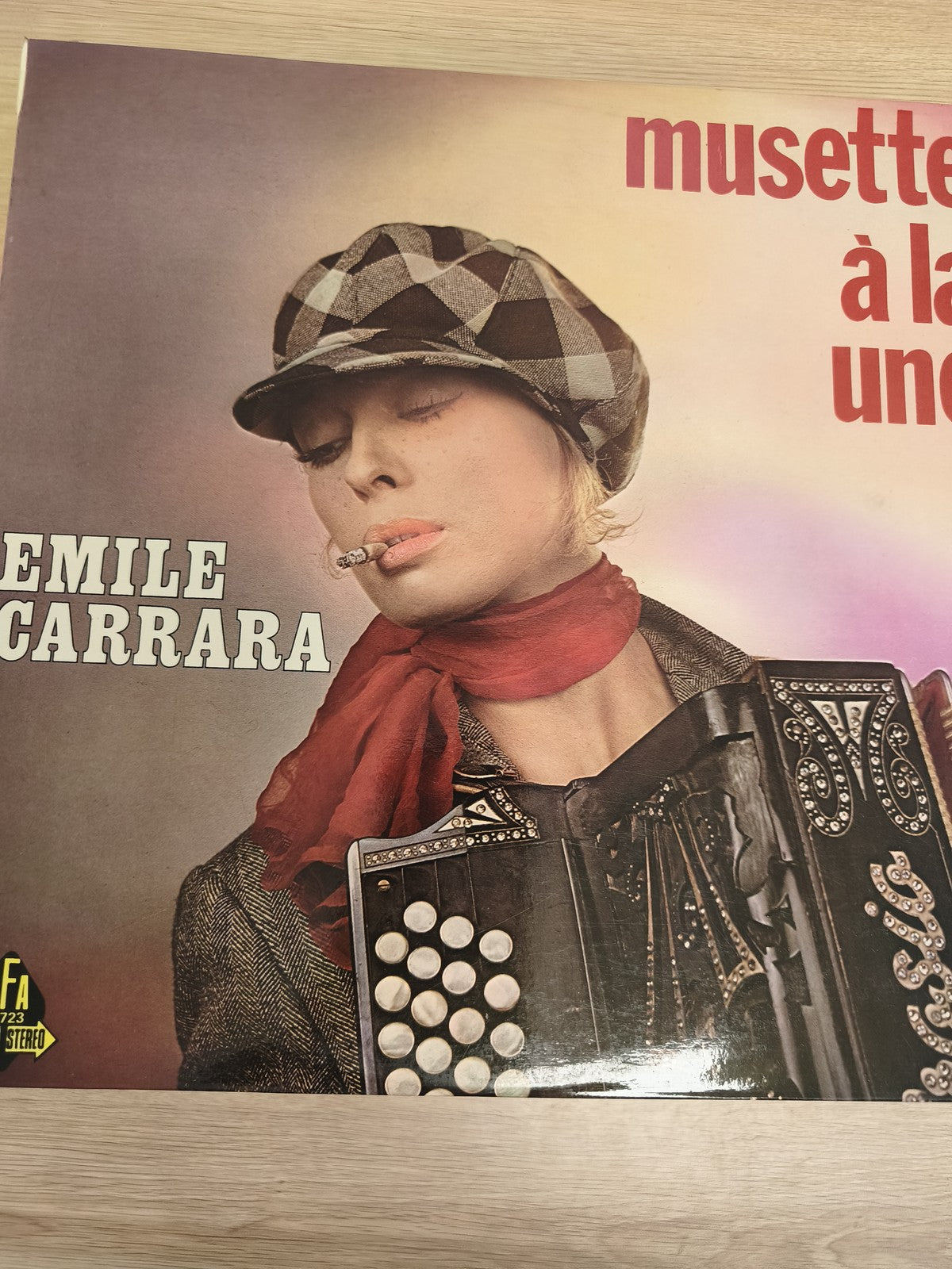 Vinyle 33T Emile Carrara Musette à la Une Accordéon Pochette Fumée