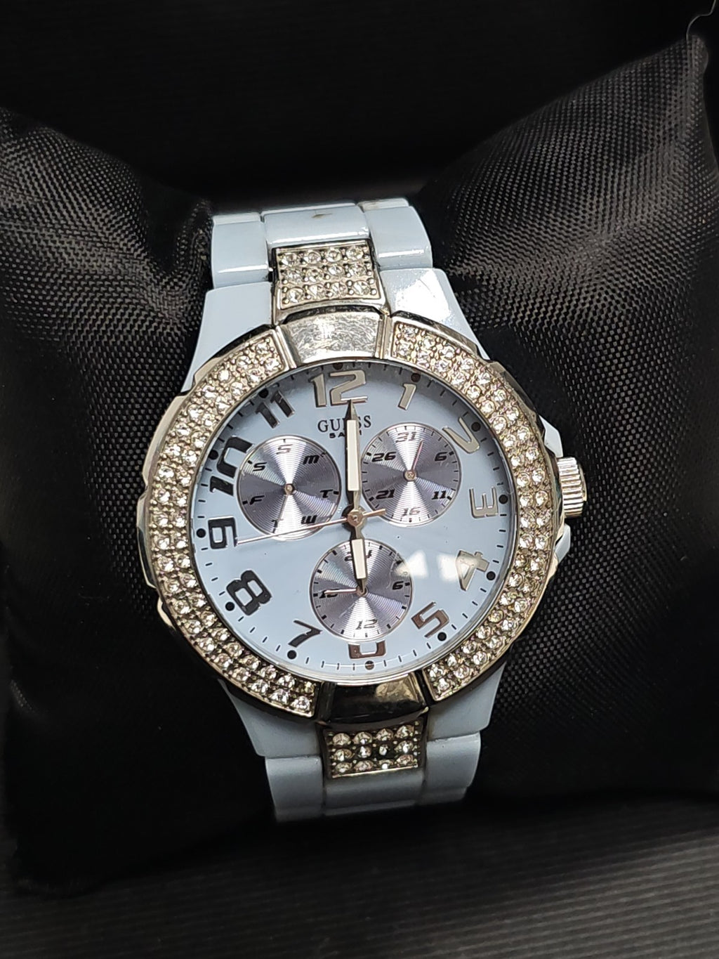 Montre femme Guess élégante, montre-bracelet marque Guess pour femme, occasion
