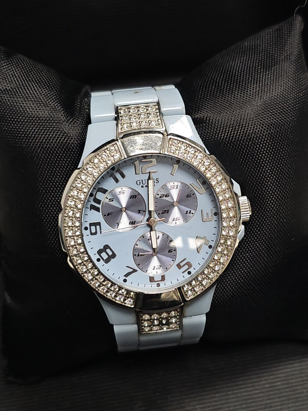 Montre femme Guess élégante, montre-bracelet marque Guess pour femme, occasion