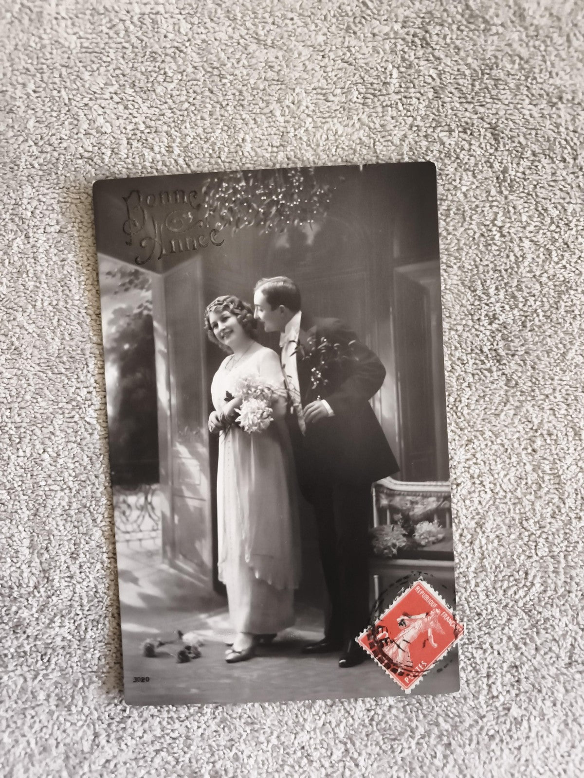 CPA Bonne Année noir et blanc couple élégant timbre France