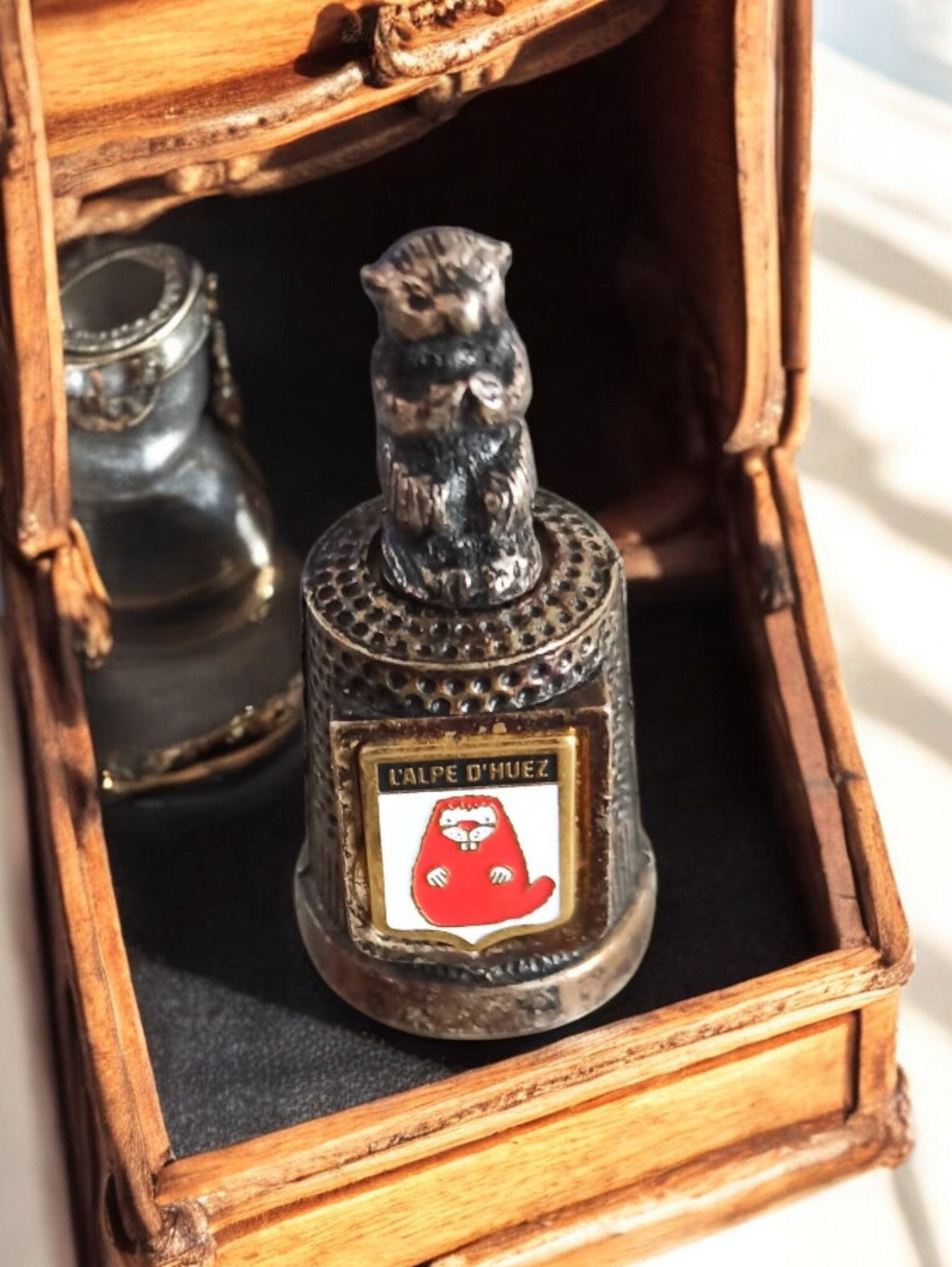 Dé à coudre vintage laiton massif marmotte L'Alpe d'Huez souvenir ancien