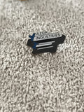 Pin's vintage AZUR INDUSTRIES émaillé, forme enclume, badge ancien (Ref 8)