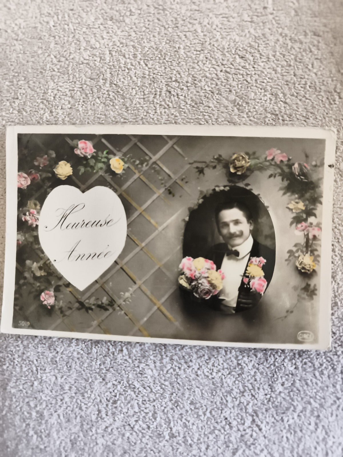 CPA Heureuse Année homme bouquet fleurs colorisées début XXe