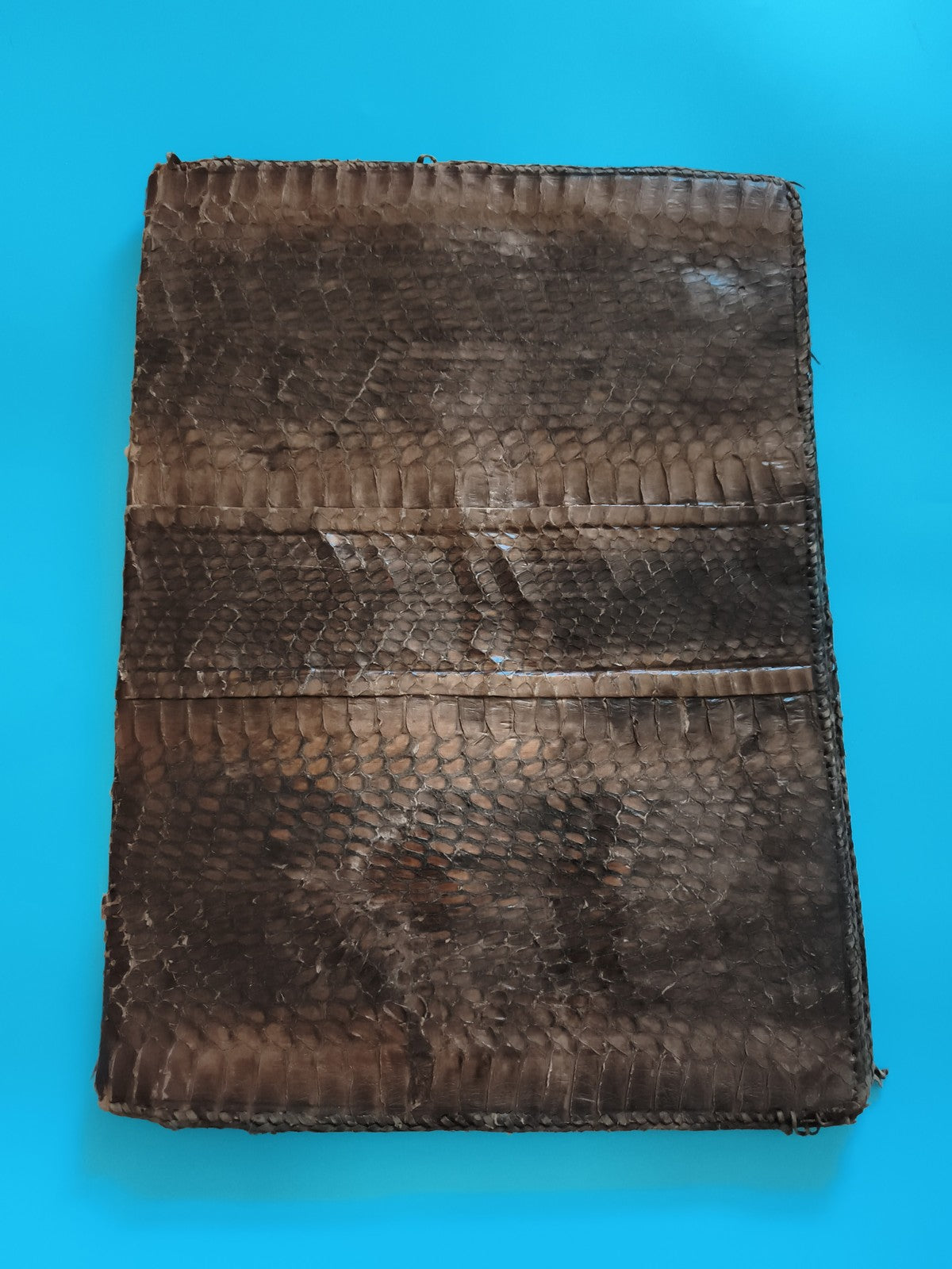 Pochette enveloppe aspect cuir serpent marron grande sacoche documents