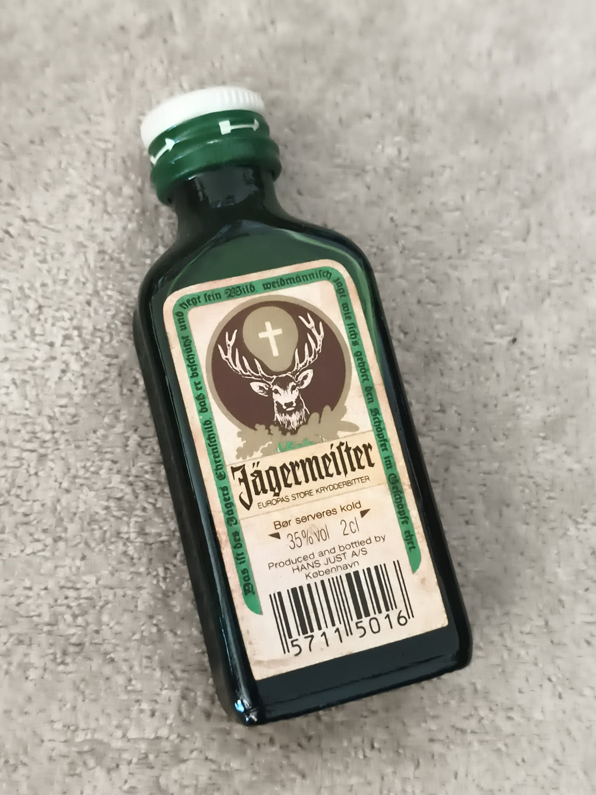 Miniature alcool Jägermeister 2cl 35% vol bouteille verte partiellement remplie