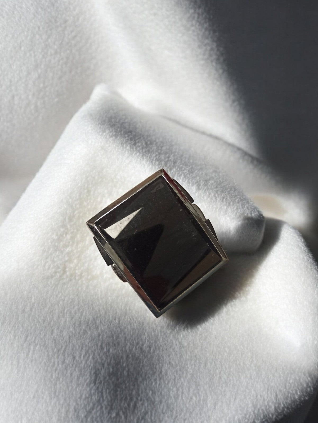 Bague homme vintage ancienne carré aspect métallique rétro à restaurer