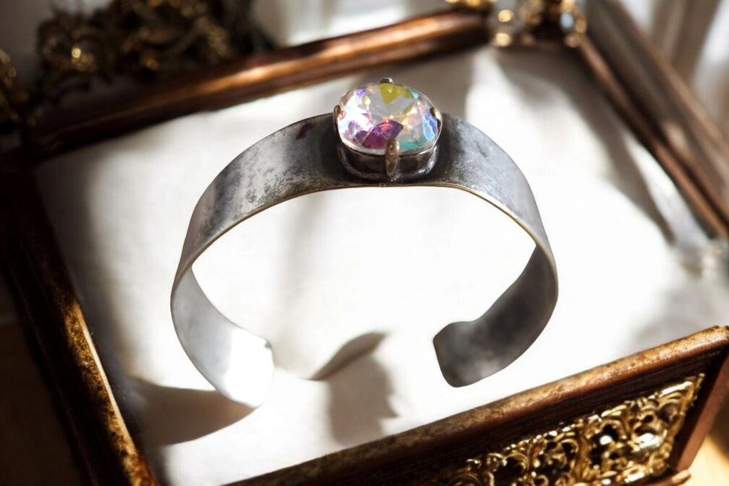 Bracelet manchette vintage aspect argenté cristal irisé ? bijou rétro fantaisie