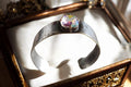Bracelet manchette vintage aspect argenté cristal irisé ? bijou rétro fantaisie