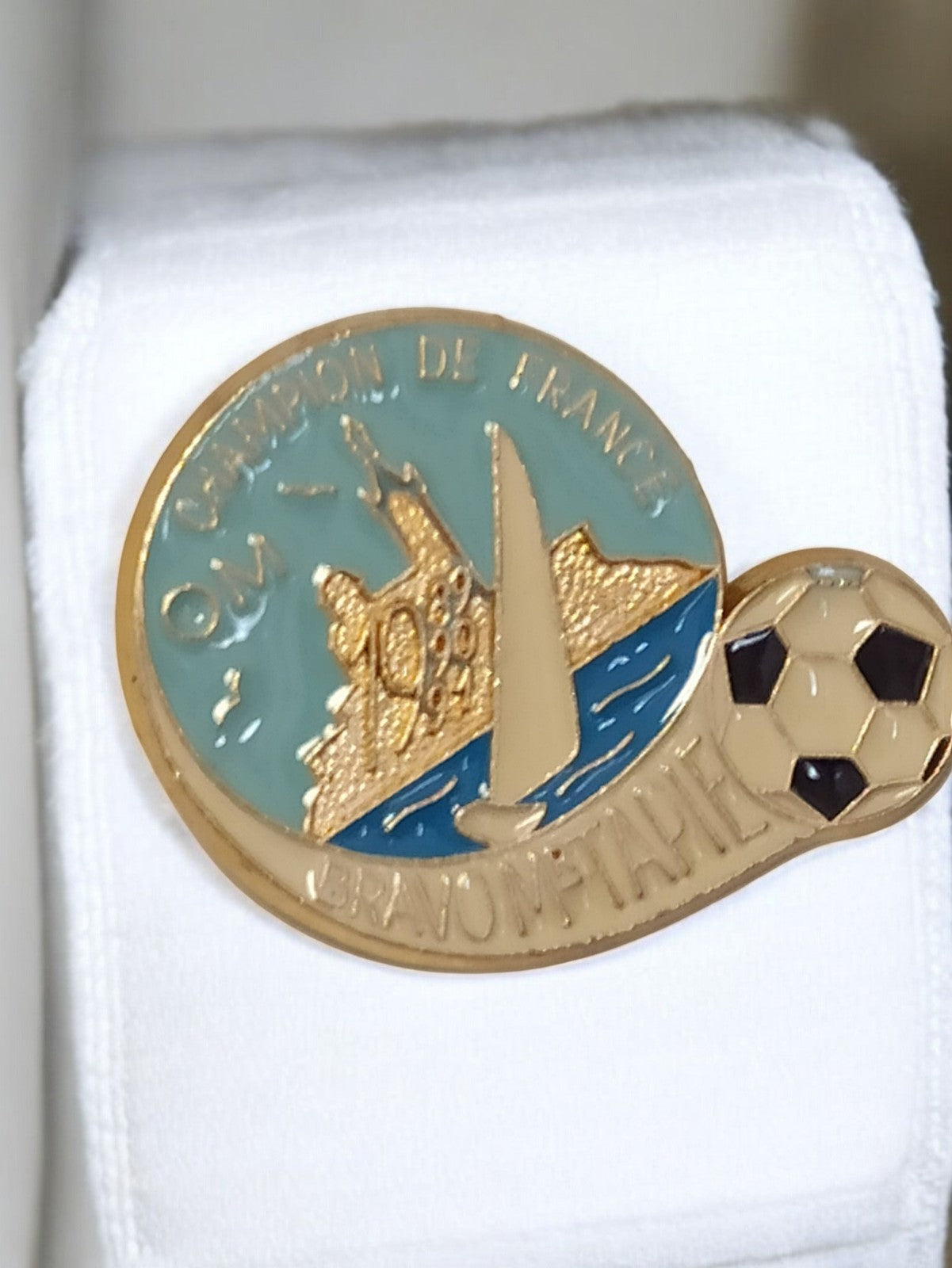 Pin's vintage Olympique de Marseille OM Champion de France badge football ancien