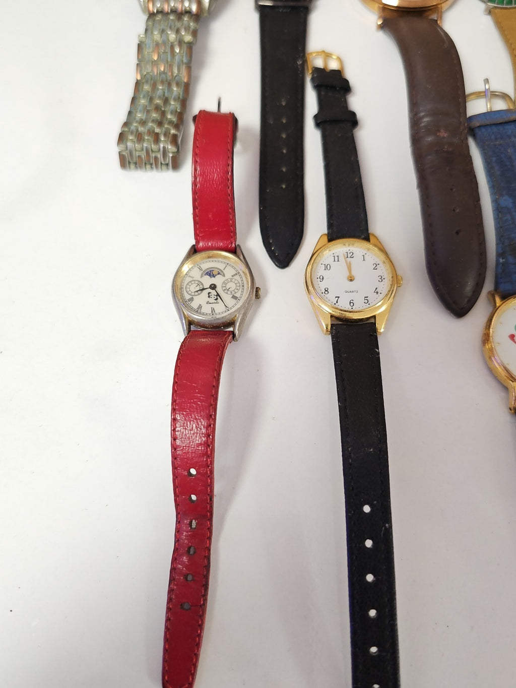 Lot montres anciennes vintage à restaurer, pièces horlogerie rétro non testées