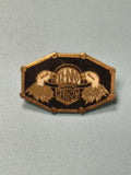 Vintage pin's Johnny Hallyday hexagonal noir et doré, emblème rock rare