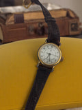 Montre femme vintage Q&Q cadran blanc style rétro, boîtier doré ancien