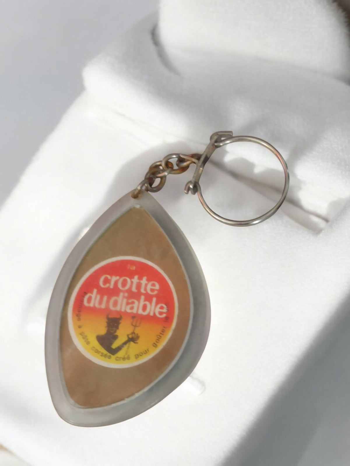 Porte-clés publicitaire vintage Crotte du Diable rétro, forme goutte