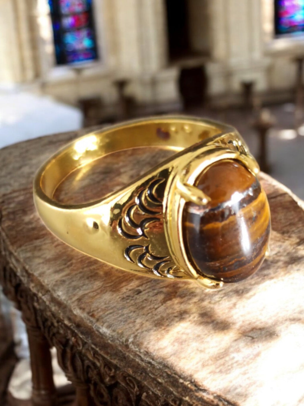 Bague vintage dorée œil de tigre cabochon ajourée style rétro T67