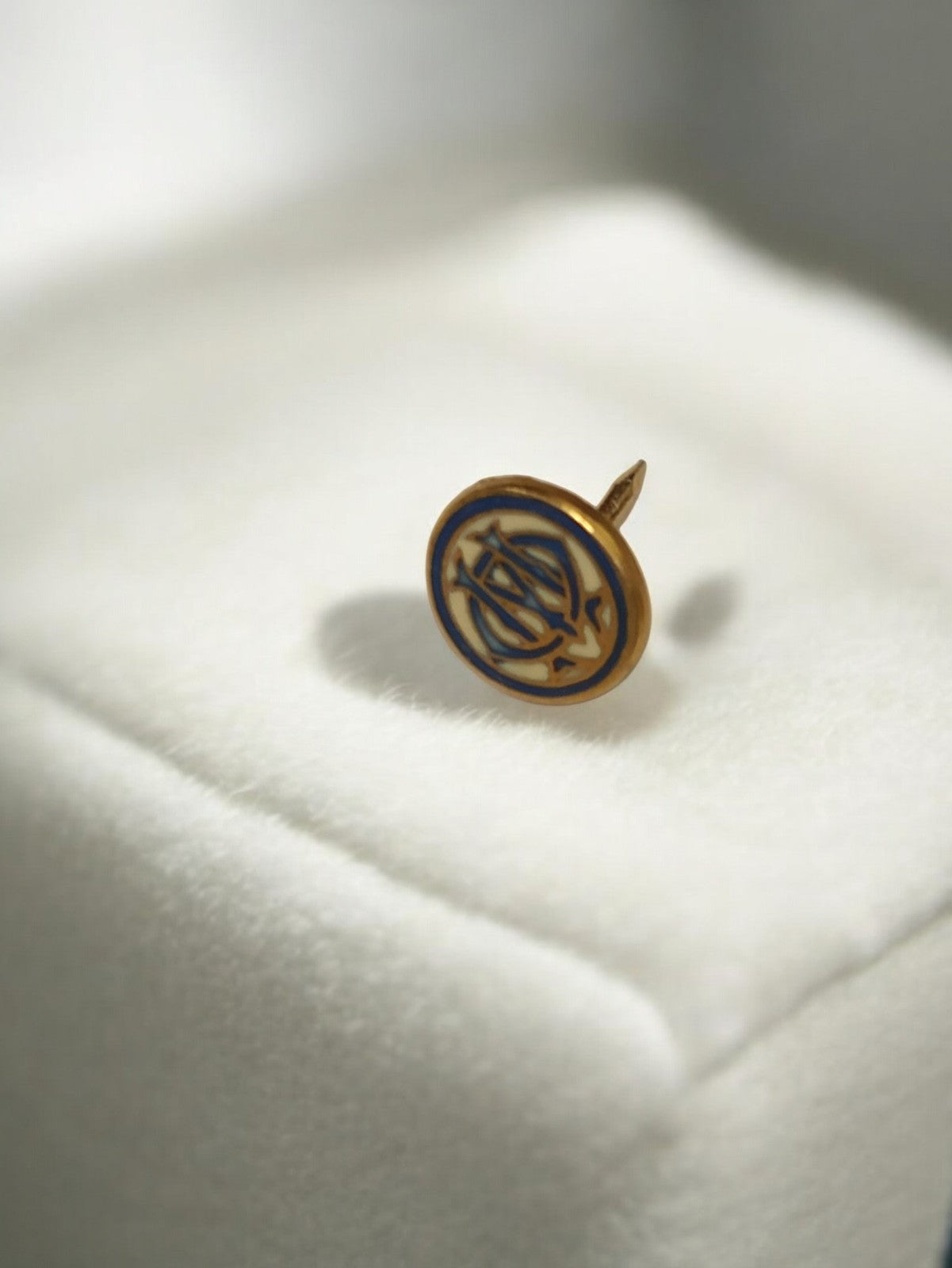 Pin's ancien Olympique de Marseille OM rond bleu doré vintage badge foot rétro