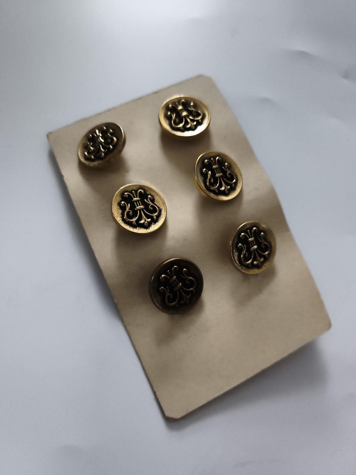 Boutons anciens dorés motif lyre baroque lot 6 neufs vintage costume veste