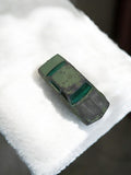 Véhicule miniature ancien vert, voiture rétro vintage, jouet de collection