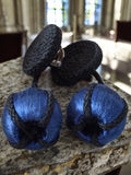 Boucles d’oreilles vintage 60s tressées bleu noir – clip rétro élégant années 70