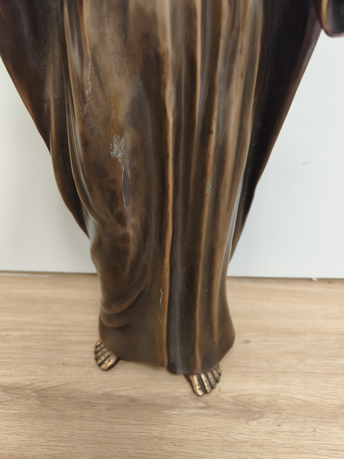 Importante statue du Christ Jésus en bronze creux, patine brune, mains ouvertes